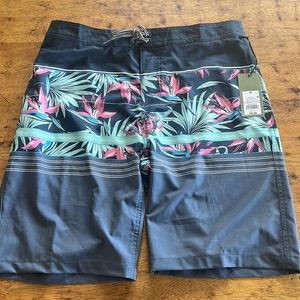 New! Goodfellow men’s 10” tropical board shorts